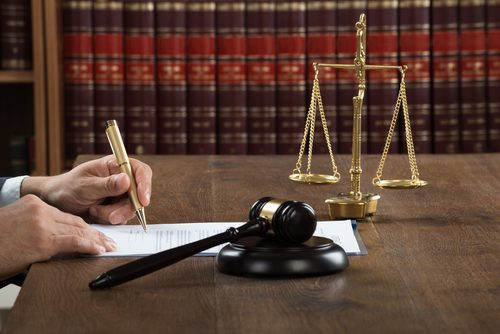 Advantages and Disadvantages of Out of Court Settlements